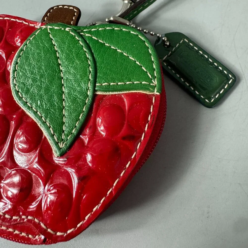Vintage Coach Signature Red Apple Coin Purse Patent Leather Wristlet - Picture 4 of 14